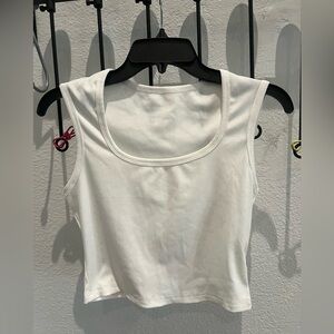 NWOT bright white lady size medium cropped scoop tank